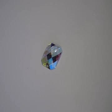 Színjátszó színű, nyolcszög alakú strasszkő