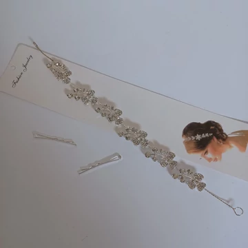 Hajdísz víztiszta színű strasszal