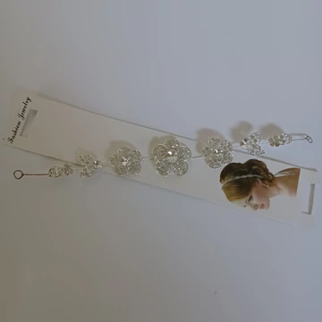 Hajdísz víztiszta színű strasszal, virág mintában