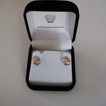 Nemesacél fülbevaló víztiszta színű Swanis kristállyal