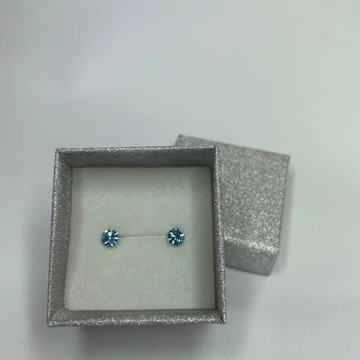 Nemesacél fülbevaló világoskék színű Swanis kristállyal