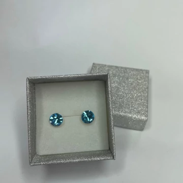 Nemesacél fülbevaló világoskék színű Swanis kristállyal