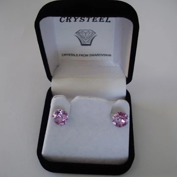 Nemesacél fülbevaló világos lila színű Swanis kristállyal