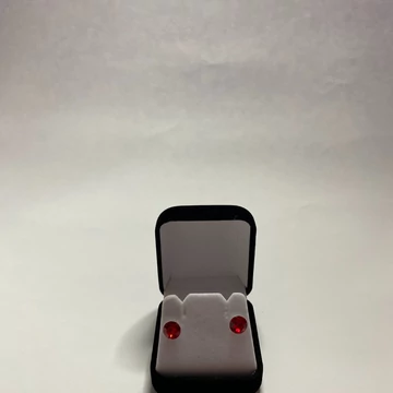 Nemesacél fülbevaló piros színű Swanis kristállyal