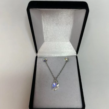 Nemesacél csepp ékszerszett, szinjátszó színű Swanis kristállyal