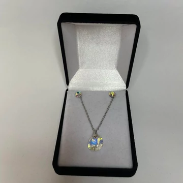 Nemesacél kör ékszerszett, szinjátszó színű Swanis kristállyal