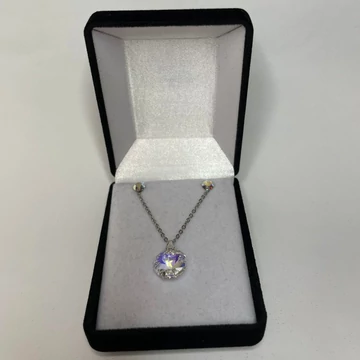 Nemesacél nyolcszög ékszerszett, szinjátszó színű Swanis kristállyal