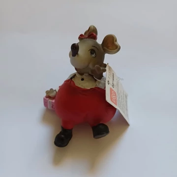  Szivecskés kisegér figura