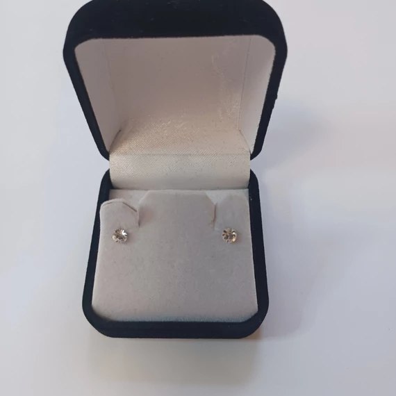 Nemesacél fülbevaló víztiszta színű Swanis kristállyal, 4 mm 