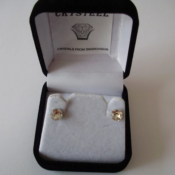 Nemesacél fülbevaló víztiszta színű Swanis kristállyal