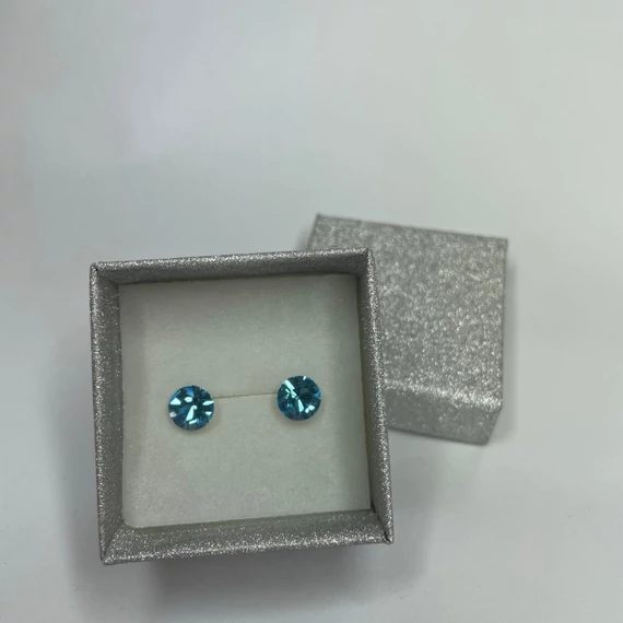 Nemesacél fülbevaló világoskék színű Swanis kristállyal