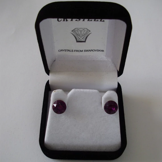 Nemesacél fülbevaló sötét lila színű Swanis kristállyal