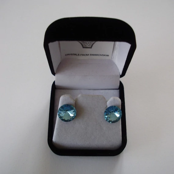 Nemesacél fülbevaló világoskék színű Swanis kristállyal