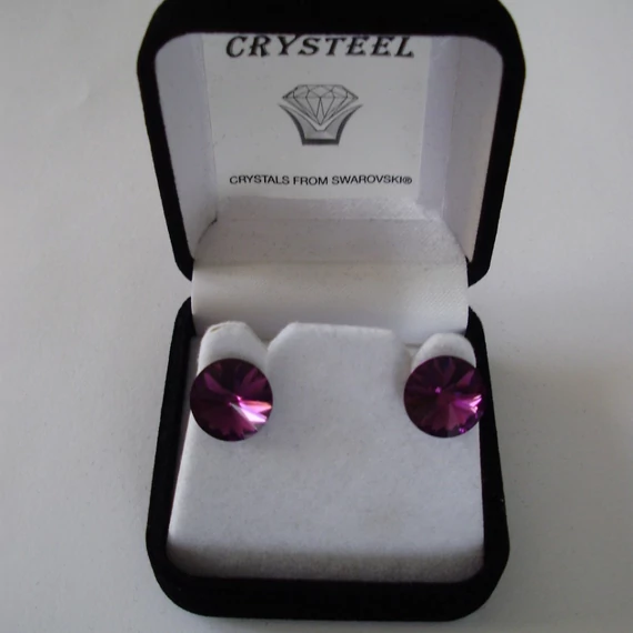 Nemesacél fülbevaló sötét lila színű Swanis kristállyal