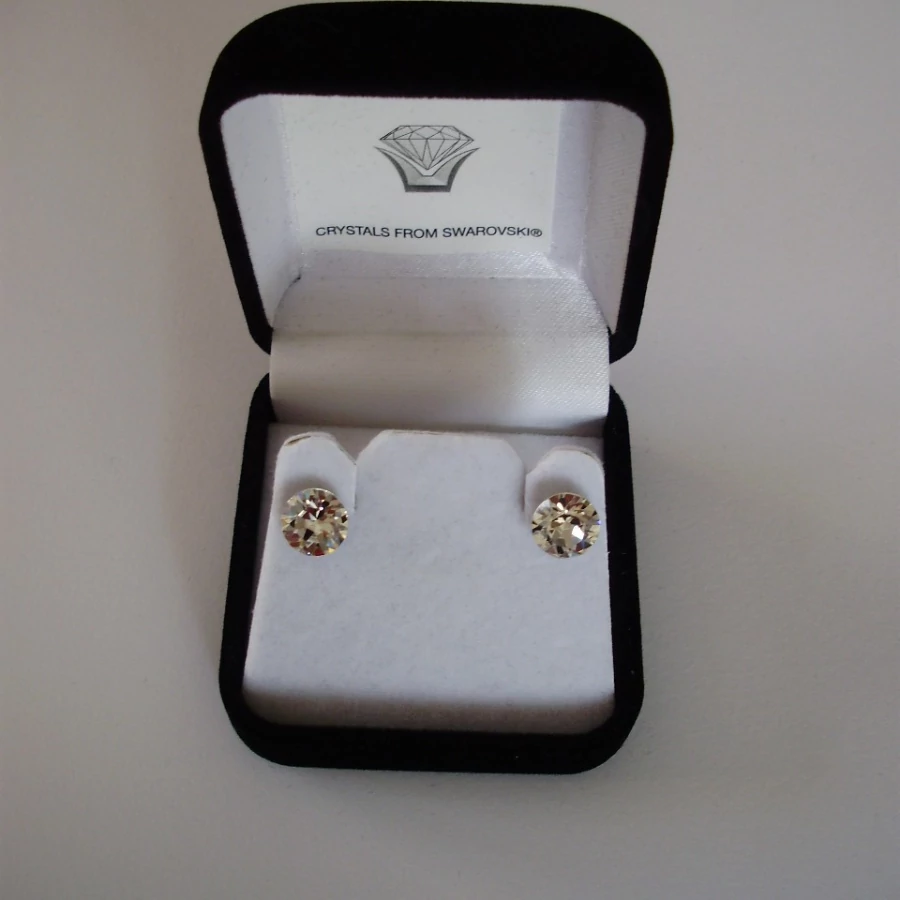 Nemesacél fülbevaló víztiszta színű Swanis kristállyal, 8,2 mm 