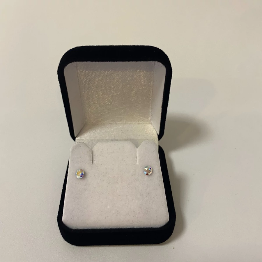 Nemesacél fülbevaló szinjátszó színű Swanis kristállyal, 4 mm 