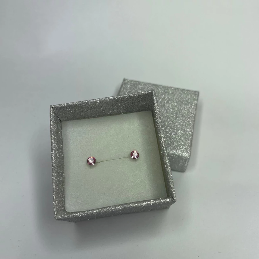 Nemesacél fülbevaló halvány rózsaszín színű Swanis kristállyal, 4 mm 