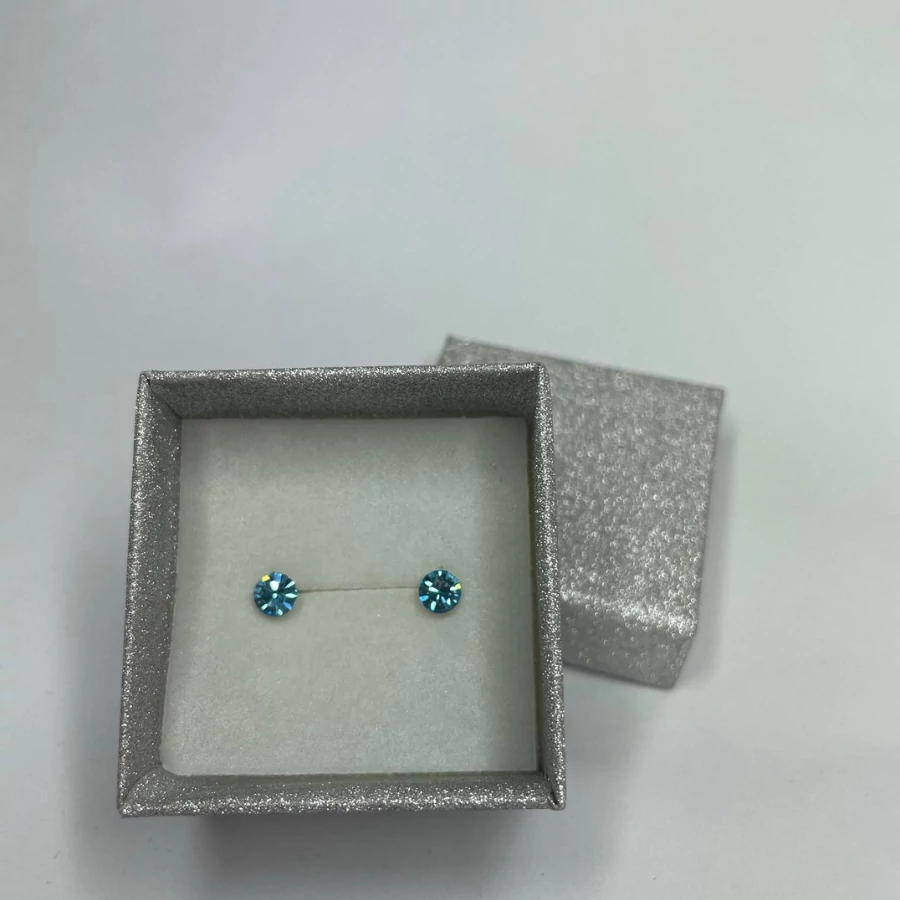 Nemesacél fülbevaló világoskék színű Swanis kristállyal, 5,3 mm 