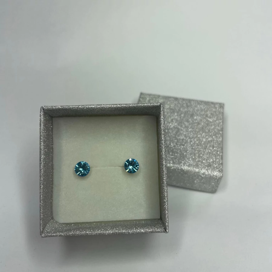 Nemesacél fülbevaló világoskék színű Swanis kristállyal, 6,2 mm 