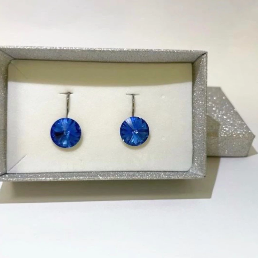 Zafírkék (sapphire) színű