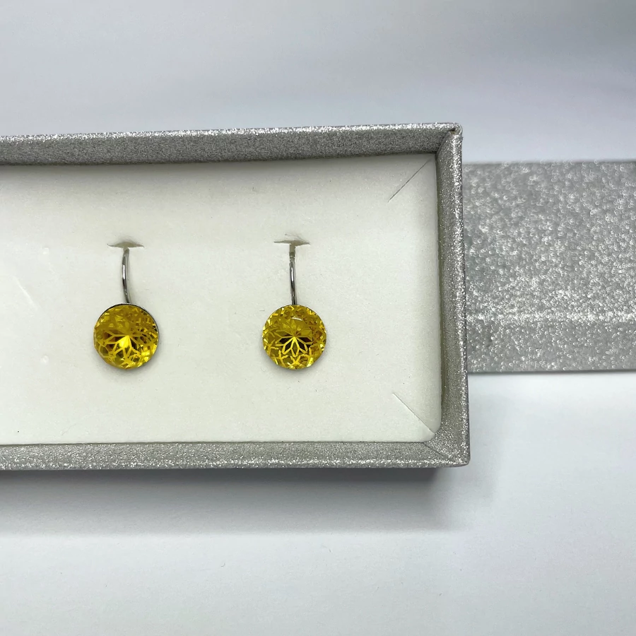 Francia kapcsos mandala fülbevaló sárga színű Swanis kristállyal, 10 mm