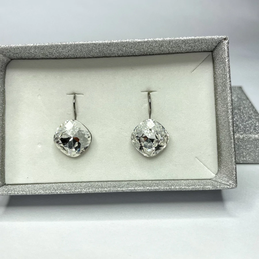 Francia kapcsos nagy párna fülbevaló víztiszta színű Swanis kristállyal, 12 mm