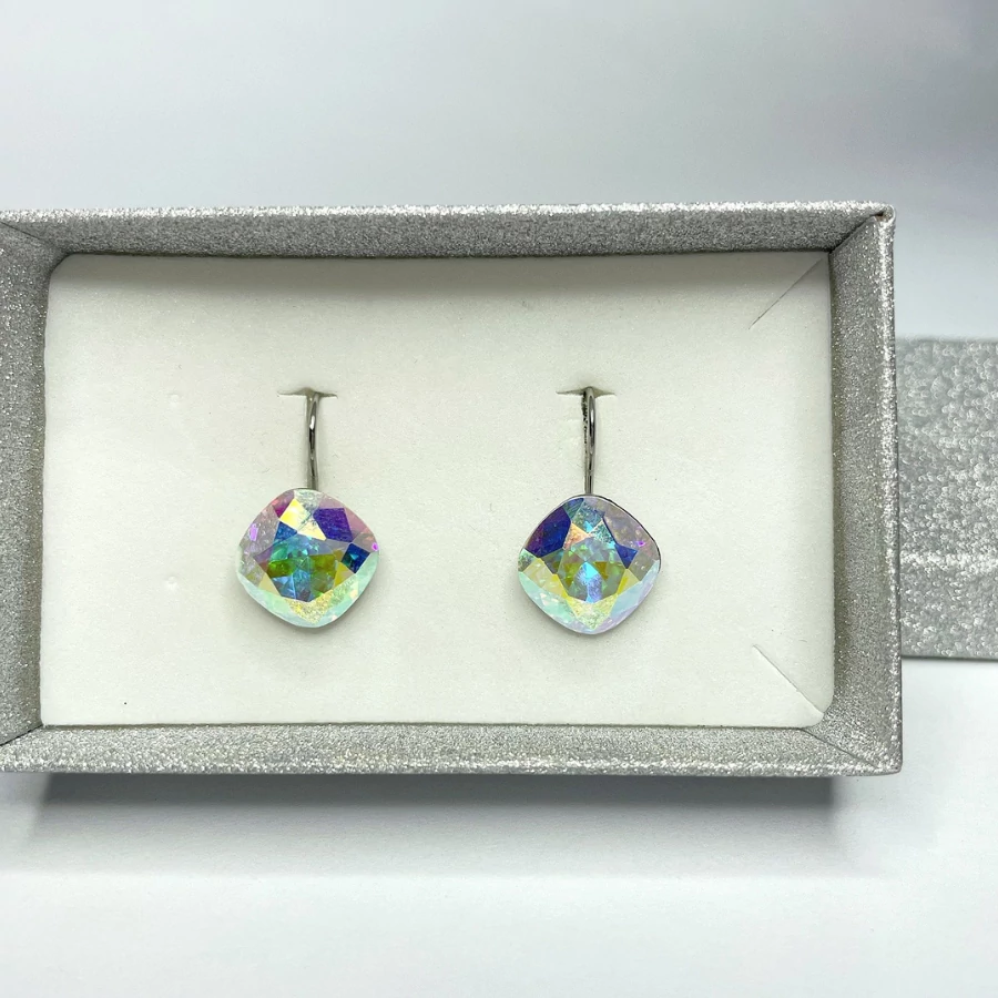 Francia kapcsos nagy párna fülbevaló szinjátszó színű Swanis kristállyal, 12 mm