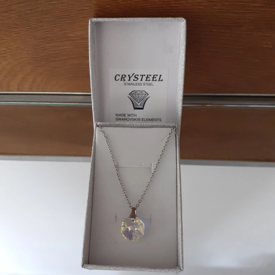 Nemesacél nyolcszög medálos nyaklánc, szinjátszó színű Swanis kristállyal